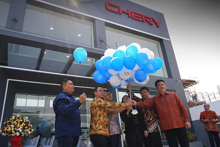 Resmikan Diler Kedua di Cibubur, Perkuat Cakupan Jangkauan Chery di area Jakarta Timur dan Bogor