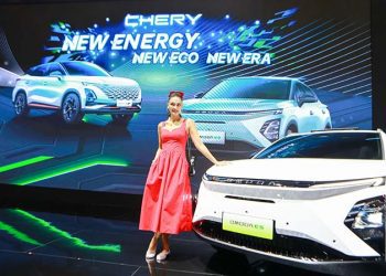 Luna Maya Jatuh Hati pada OMODA E5, Langsung SPK di GIIAS 2024