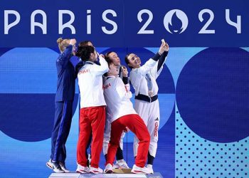 Senyum Kemenangan Dibagikan Dengan Galaxy Z Flip6 Edisi Olimpiade Oleh Para Juara Olimpiade Paris 2024