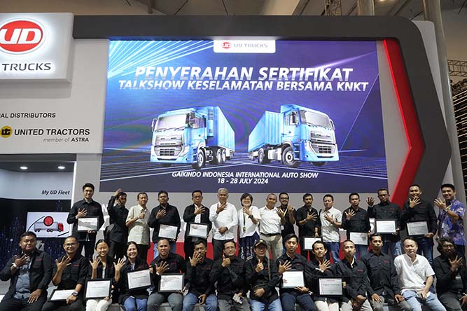 UD Trucks Indonesia Edukasi Peningkatan Keselamatan Berkendara Armada bersama KNKT