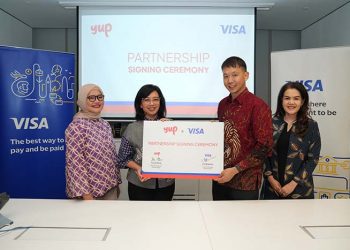 Tampak dalam foto adalah Vira Widiyasari, Country Manager Visa Indonesia (kedua dari kiri), bersama Donny Zhang, Founder and President Director Finture (ketiga dari kiri), didampingi oleh Elok Wahyuni, VP of Partnership Finture (paling kiri) dan Dessy Masri, Head of Products and Solutions Visa Indonesia (paling kanan), usai acara peresmian kerja sama Visa dan Yup (PT Finture Tech Indonesia) di Jakarta, Selasa (23/07/2024). Foto: Tim Visa Indonesia