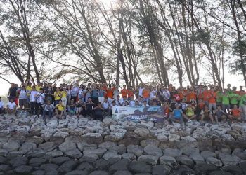 World Clean Up Day – Ascott Regional Bali Gelar Acara Bersih-Bersih Pantai di Pantai Mertasari