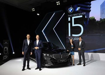 BMW Group Indonesia Meluncurkan BMW i5 Touring dalam Full Electric