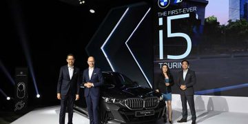 BMW Group Indonesia Meluncurkan BMW i5 Touring dalam Full Electric
