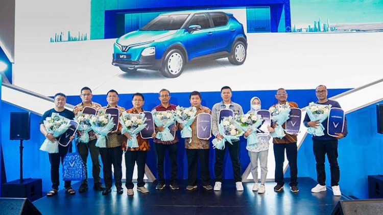 GJAW 2024: Vinfast Resmi Memulai Pengiriman Mobil Listrik Vf 5 di Indonesia