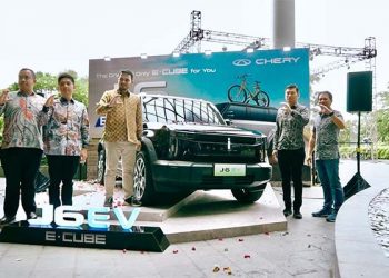 Chery J6 SUV Listrik Offroad Pertama di Indonesia Menyapa Konsumen di Surabaya