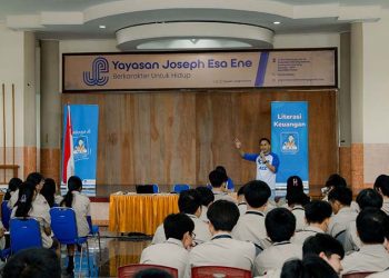 ACC Beri Literasi Keuangan untuk Siswa SMA di Manado