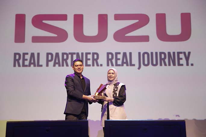 Isuzu Raih Penghargaan TOP Brand dan WOW Brand Di Awal Tahun 2025