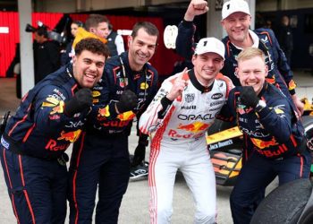 Max Verstappen Persembahkan Kemenangan Bersejarah di Balapan Kandang Honda di Suzuka