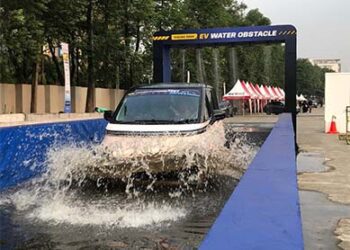 Hanya di GIIAS 2025 Serunya Menjajal Mobil dan Motor Impian