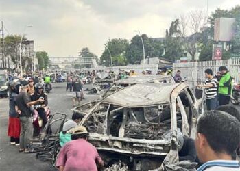 Mobil Dirusak dan Dibakar Saat Demo, Apakah Bisa Diklaim ke Asuransi?