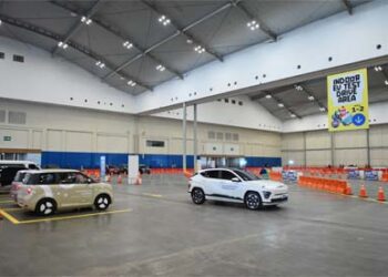 Kini Berkendara Kendaraan Listrik Makin Nyaman di New Indoor Ev Test Drive Permata Bank GJAW 2025