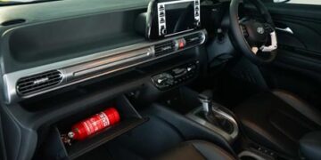 Jangan Panik! Begini Cara Aman Hadapi Mobil yang Terbakar