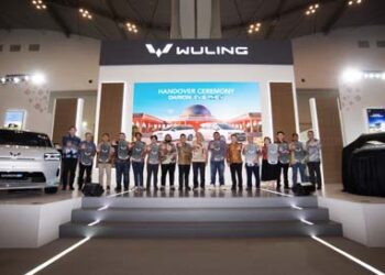 Wuling Gelar Seremoni Penyerahan Unit Darion Ke Konsumen di Permata Bank GJAW 2025