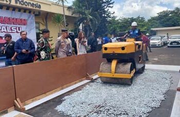 Niterra Hancurkan Belasan Ribu Busi Palsu Hasil Temuan dari Pengedar