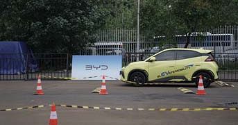 Ribuan Pengunjung Rasakan Langsung Teknologi EV BYD di Area Test Drive Eksklusif di Ajang IIMS 2026