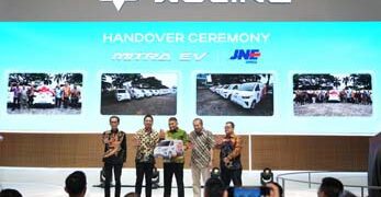 Wuling Gelar Seremoni Penyerahan Mitra EV Kepada JNE Tangerang di IIMS 2026