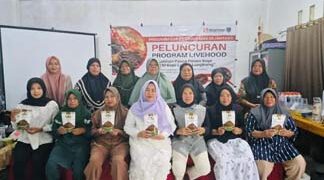 Seduhan Robusta dari Desa: Kisah Dina Menggerakkan Ekonomi Ibu-Ibu Lubuk Lungkang