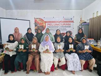 Seduhan Robusta dari Desa: Kisah Dina Menggerakkan Ekonomi Ibu-Ibu Lubuk Lungkang