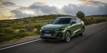 Audi Q5 Sportback Tampil Memikat dengan District Green, Kemewahan yang Tak Perlu Berisik