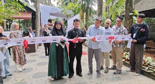 Dari Jalanan hingga Isu Lingkungan, Karya Mahasiswa UNDIRA dan SWINS Ungkap Sisi Lain Kehidupan