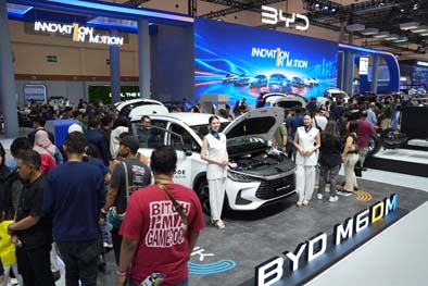 BYD M6 DM Jadi Bintang BYD di GIIAS 2026, Dipesan Lebih dari 850 Keluarga