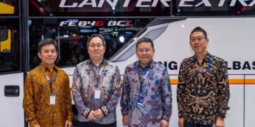 Kunjungan Kedubes Jepang ke Booth Mitsubishi Fuso Tegaskan Komitmen Dukung Industri Indonesia
