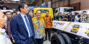 Menteri Keuangan Tinjau Booth Mitsubishi Fuso, Hasil Uji B50 Canter Jadi Sorotan