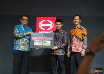 Tak Hanya Truk, Hino Juga Jaga Tukik dan Dorong Kemandirian Masyarakat