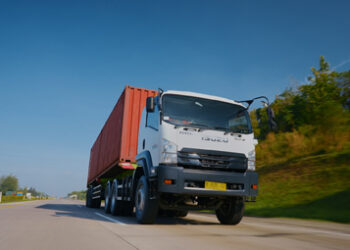 Di Balik Lancarnya Distribusi Barang, Ada Peran Isuzu yang Tak Banyak Disorot
