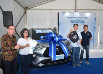 Garda Oto Tebar Hadiah di HUT 70 Asuransi Astra, Toyota Veloz Hybrid Jatuh ke Tangan Dommy Eriko