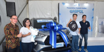 Garda Oto Tebar Hadiah di HUT 70 Asuransi Astra, Toyota Veloz Hybrid Jatuh ke Tangan Dommy Eriko