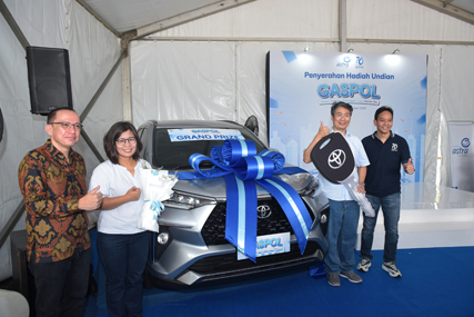 Garda Oto Tebar Hadiah di HUT 70 Asuransi Astra, Toyota Veloz Hybrid Jatuh ke Tangan Dommy Eriko