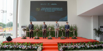 BYD dan DENZA Gaspol Ekspansi! 20 Diler Baru Dibuka Serentak, PIK 2 Pamer FLASH Charging 1.500 kW