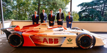 Mobil Listrik 335 Km/Jam Menggila di Formula E, Bridgestone Turun dengan Senjata Baru