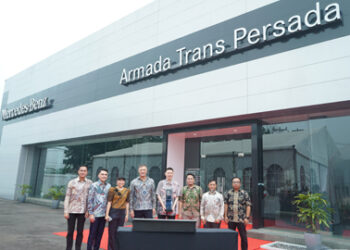 Mercedes-Benz Trucks Gaspol Kuasai Jalur Logistik Kalbar! Diler Baru Siaga Servis 24 Jam