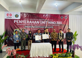 Hino Turun Tangan Cetak Mekanik Andal, Truk Hino 300 Diterjunkan ke SMK Muhammadiyah 3 Yogyakarta
